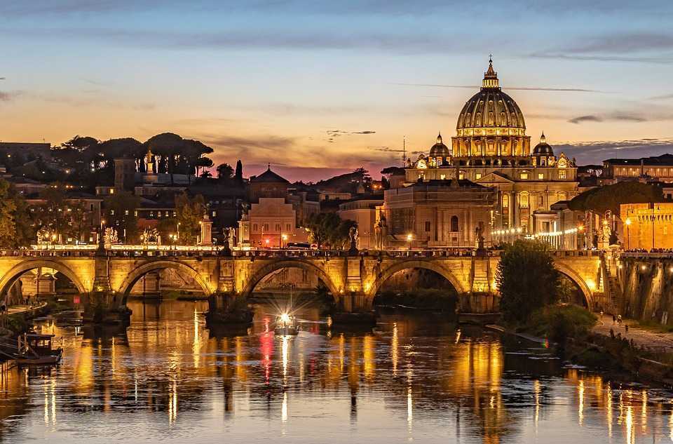 Un cardinal de la Vatican va fi judecat pentru o fraudă de 350 de milioane de euro