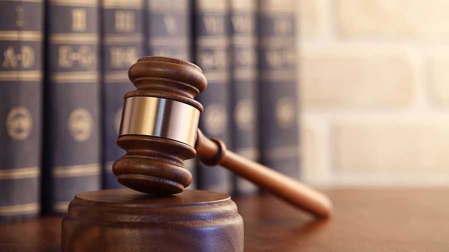 Patru bărbați vor ajunge pe banca acuzaților după ce au pus în circulație 10 mii de dolari falși