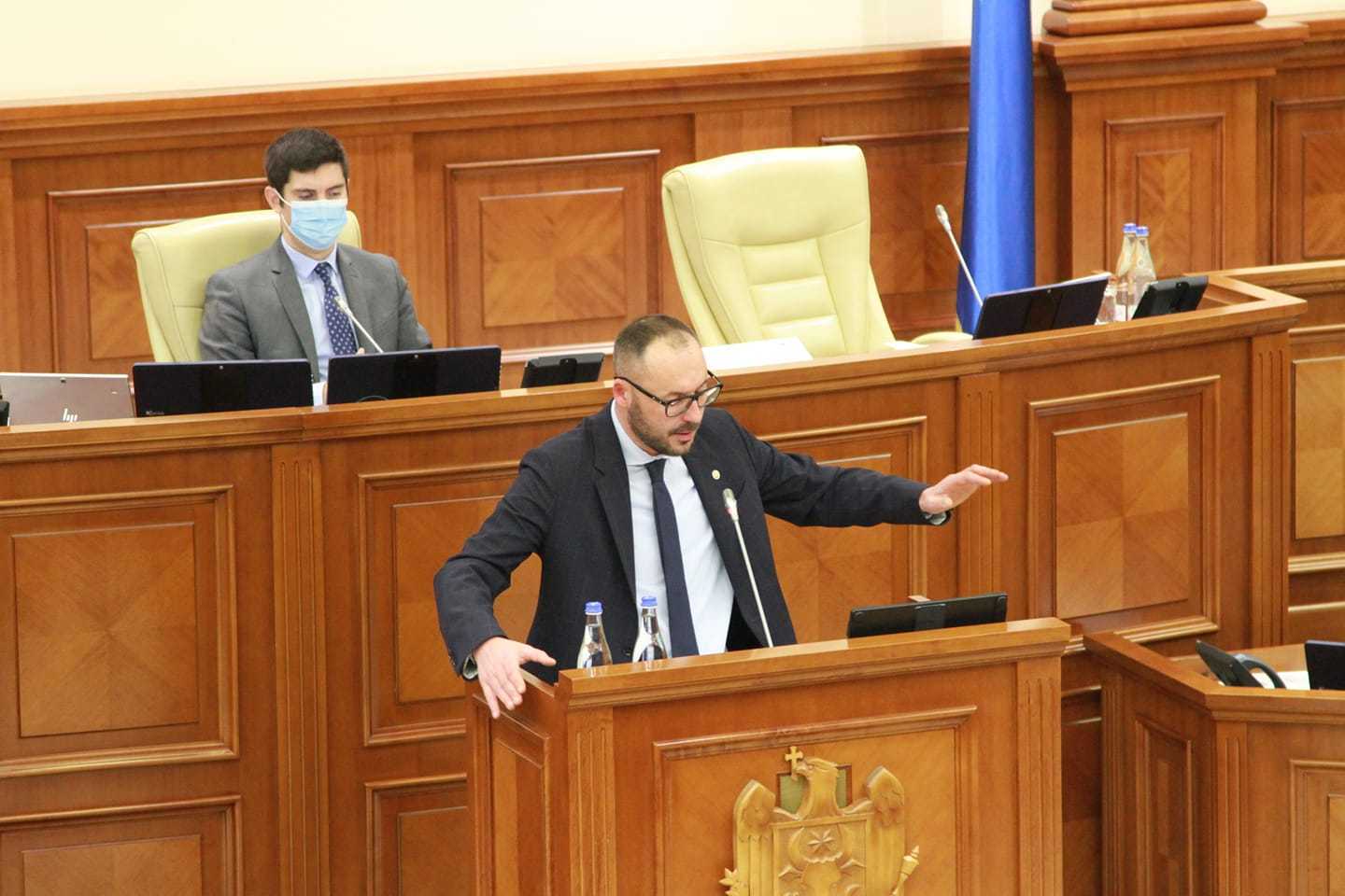SHOW: Comuniștii și socialiștii au vrut să-l demită pe ministrul Justiției, cu 28 de voturi