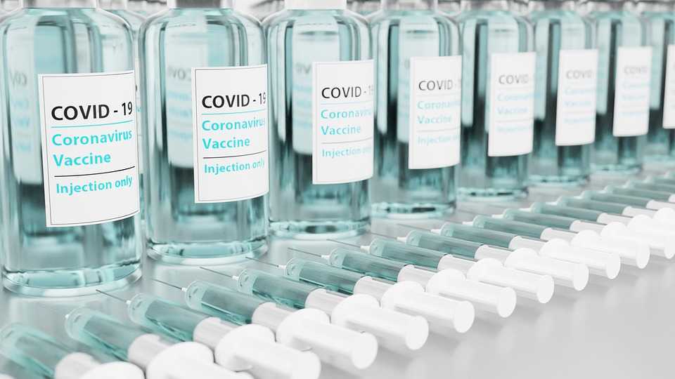 OMS: Vaccinurile nu oferă o protecţie completă în faţa noului val de infectări din Europa