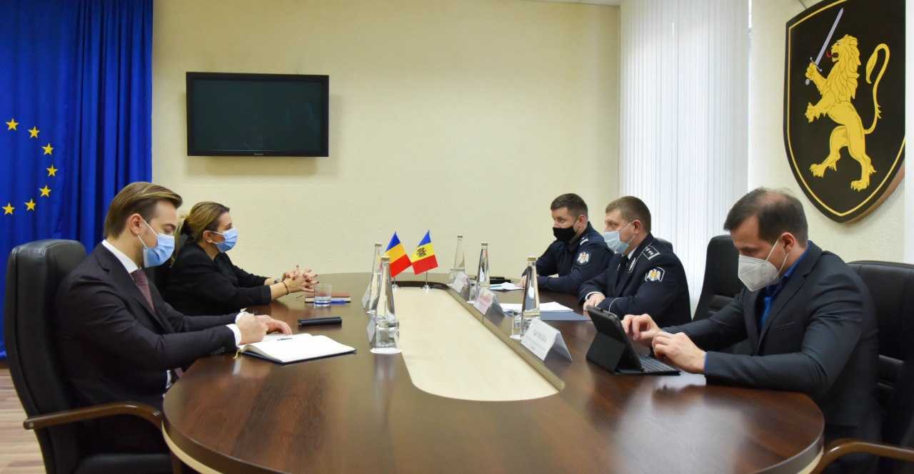 Oficiali români în vizită la IGP