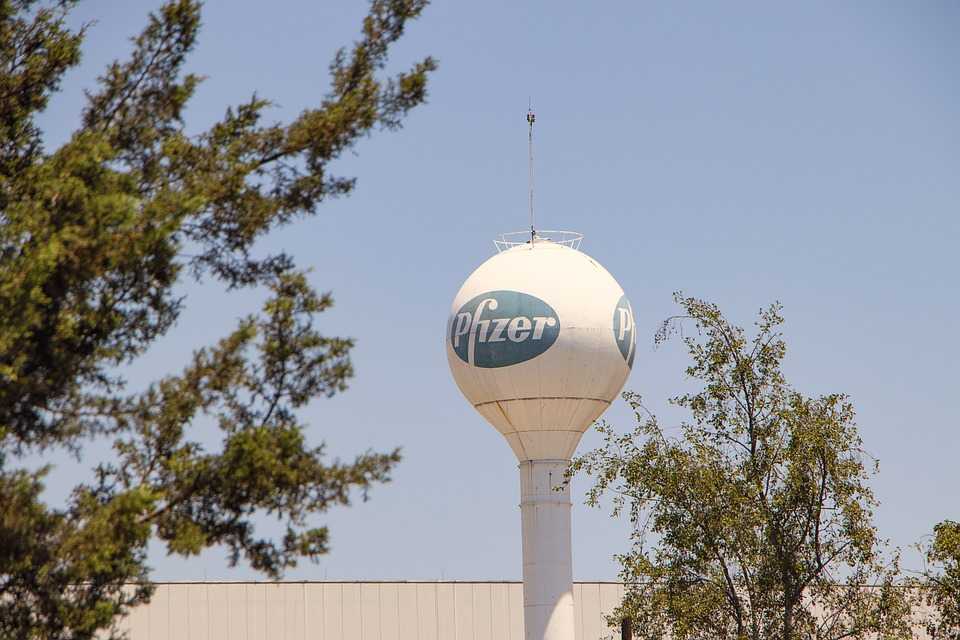 O angajată a companiei Pfizer ar fi furat date secrete despre vaccinul anti-Covid