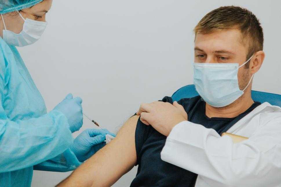Polițiștii de frontieră, de astăzi, își pot administra doza booster de vaccin anti-Covid-19