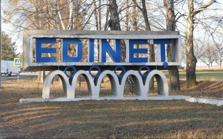 900 de euro pentru un permis de conducere. Un funcționar de la Edineț a fost reținut de CNA