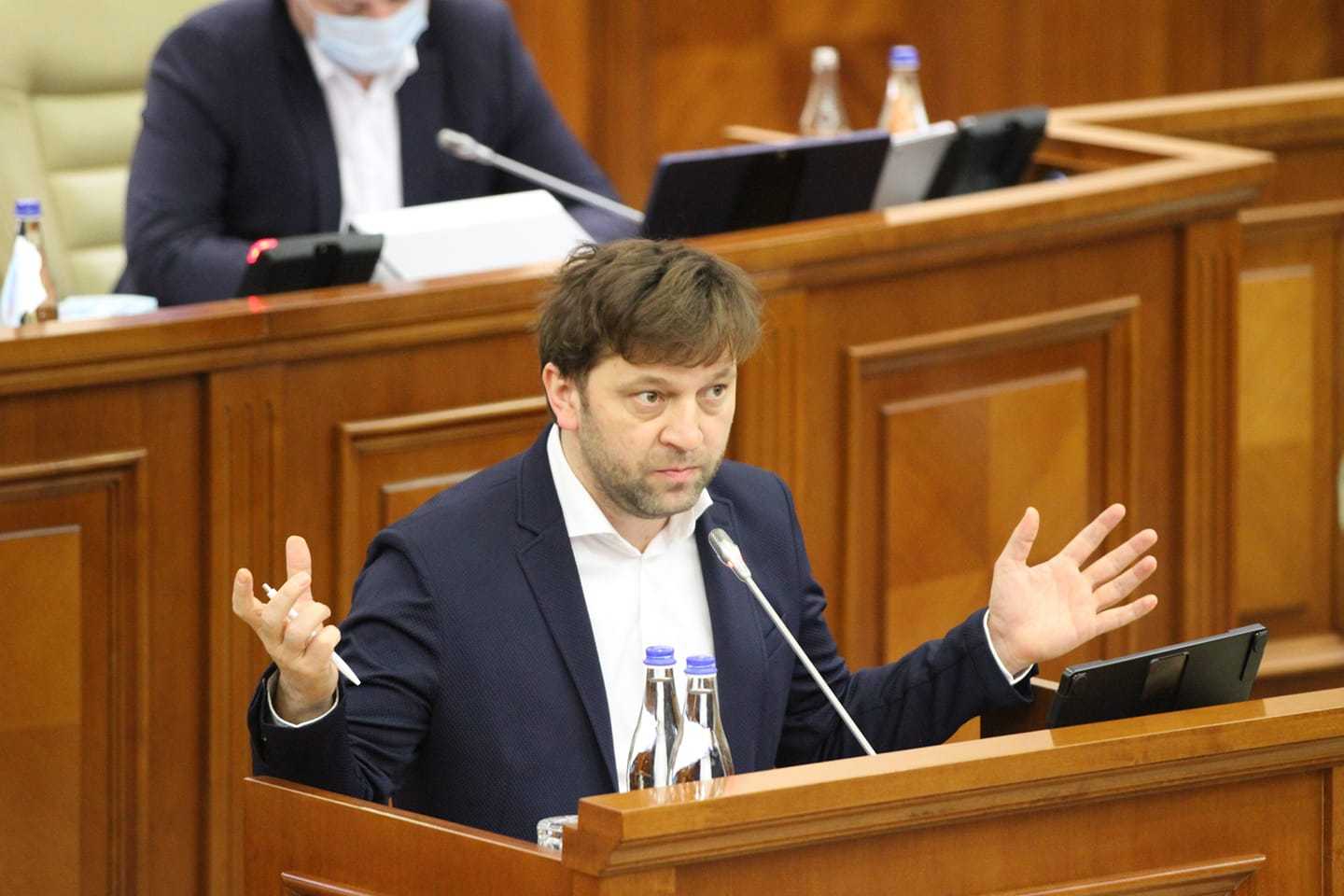 Deputații au susținut în unanimitate eliminarea mai multor extrase