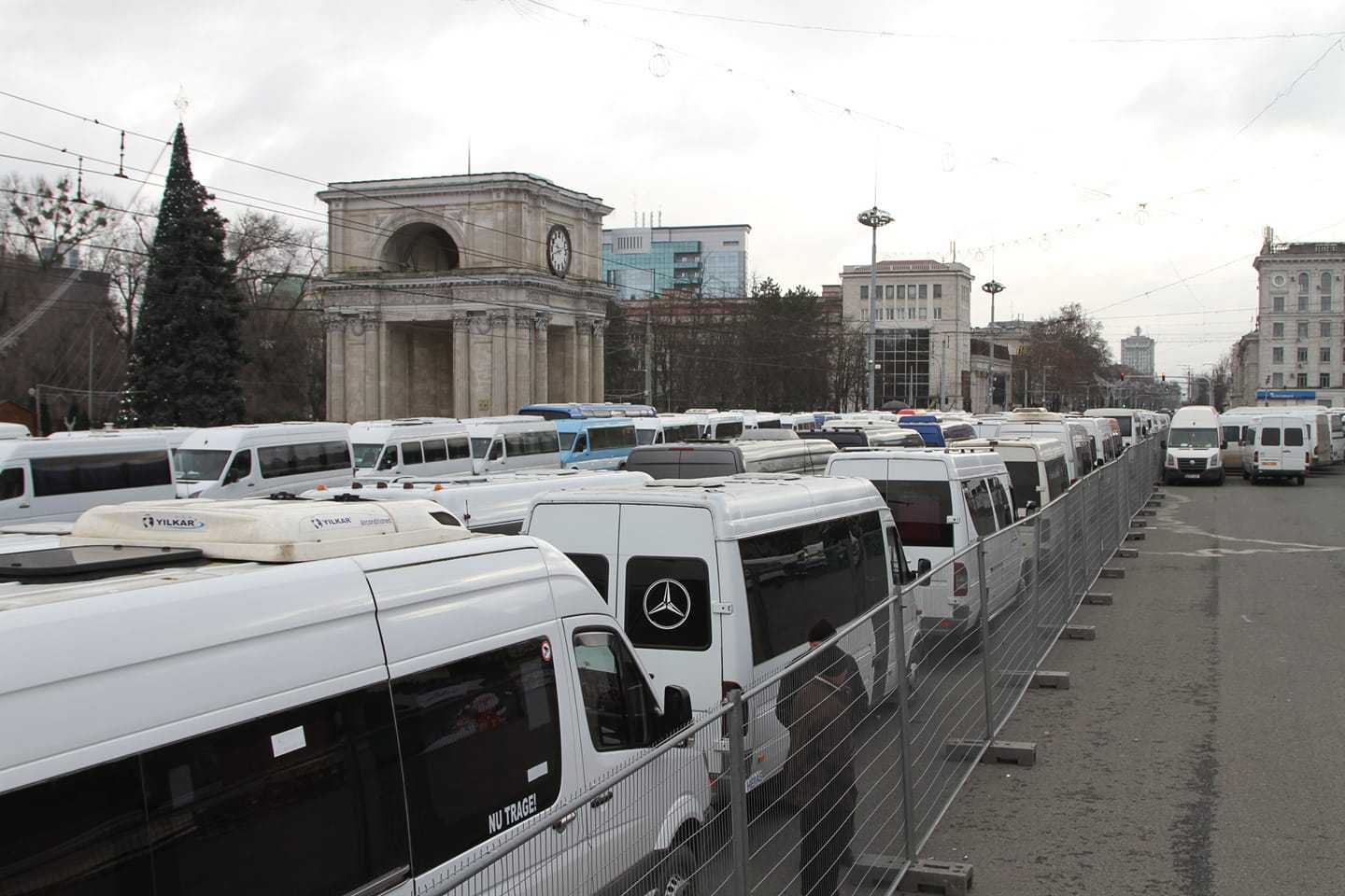 Transportatorii cer lichidarea schemelor de la „Gările Auto Moderne”