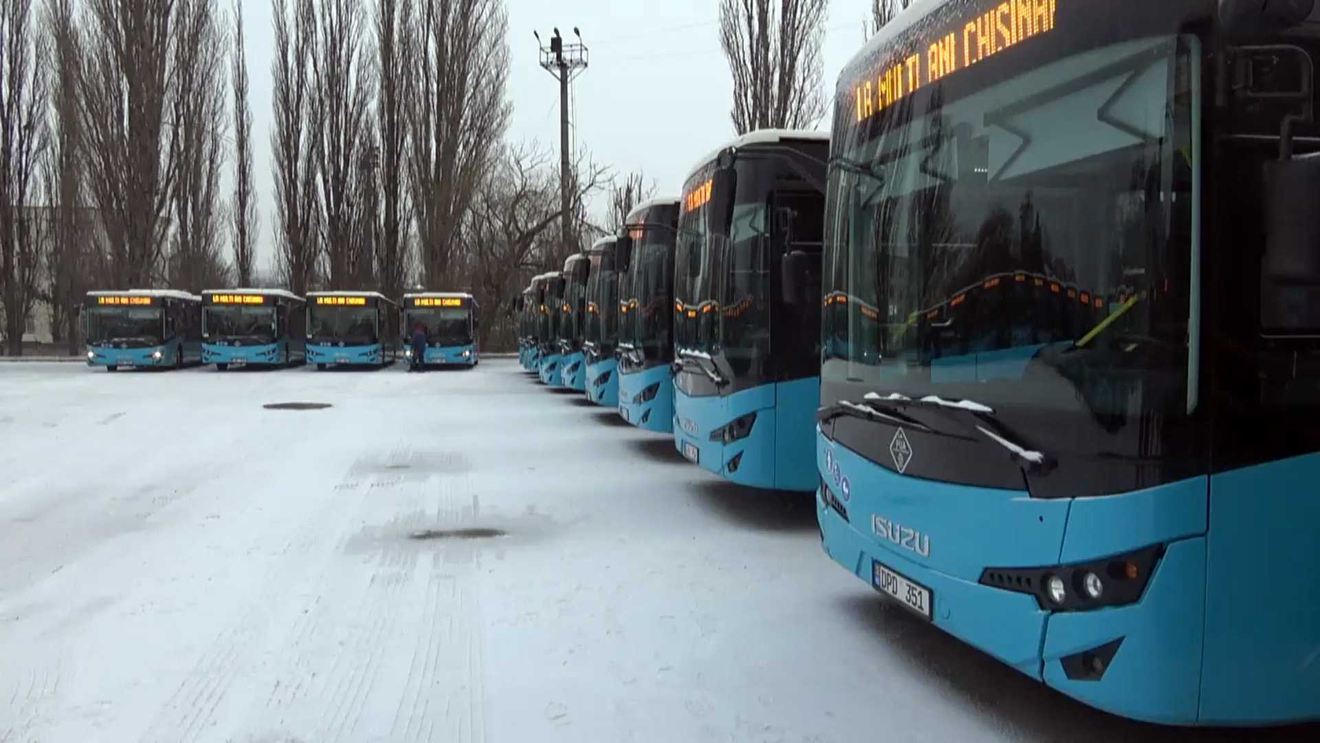 100 de autobuze noi, marca ISUZU, au fost aduse în Chișinău