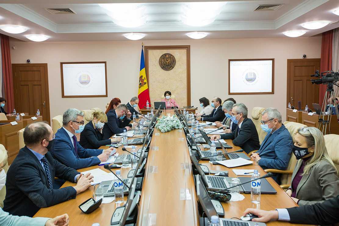 A fost aprobat cuantumul salariului mediu lunar pe economie, prognozat pentru anul 2022