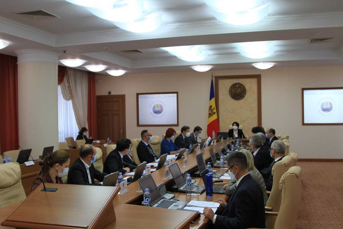 Politici finanțate de stat privind studierea limbii române