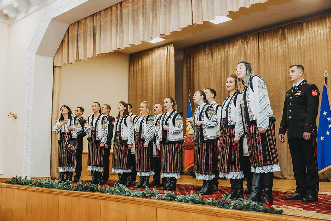 MAI a primit urători și colindători în ajunul Anului Nou