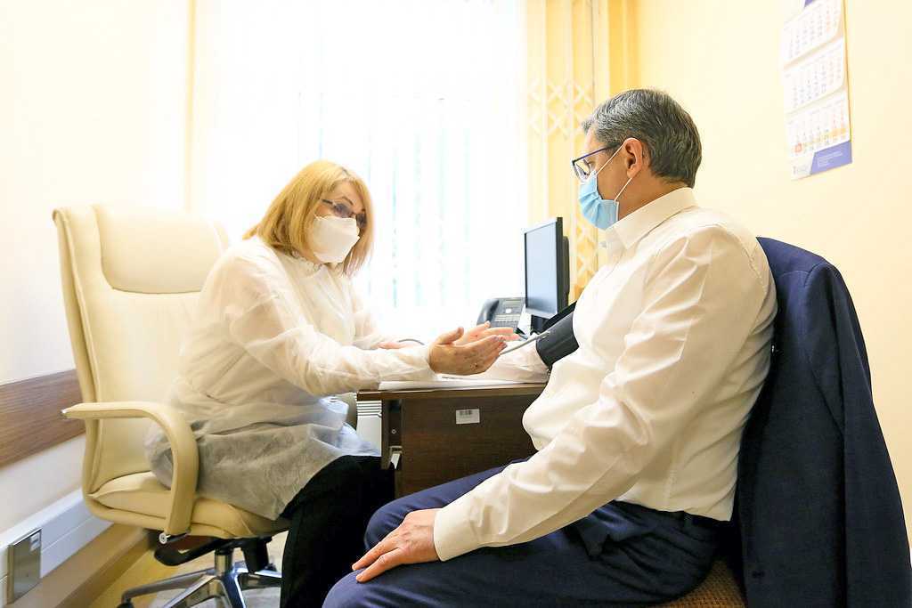 Igor Grosu și alți deputați s-au vaccinat astăzi cu cea de-a treia doză de vaccin împotriva Covid-19
