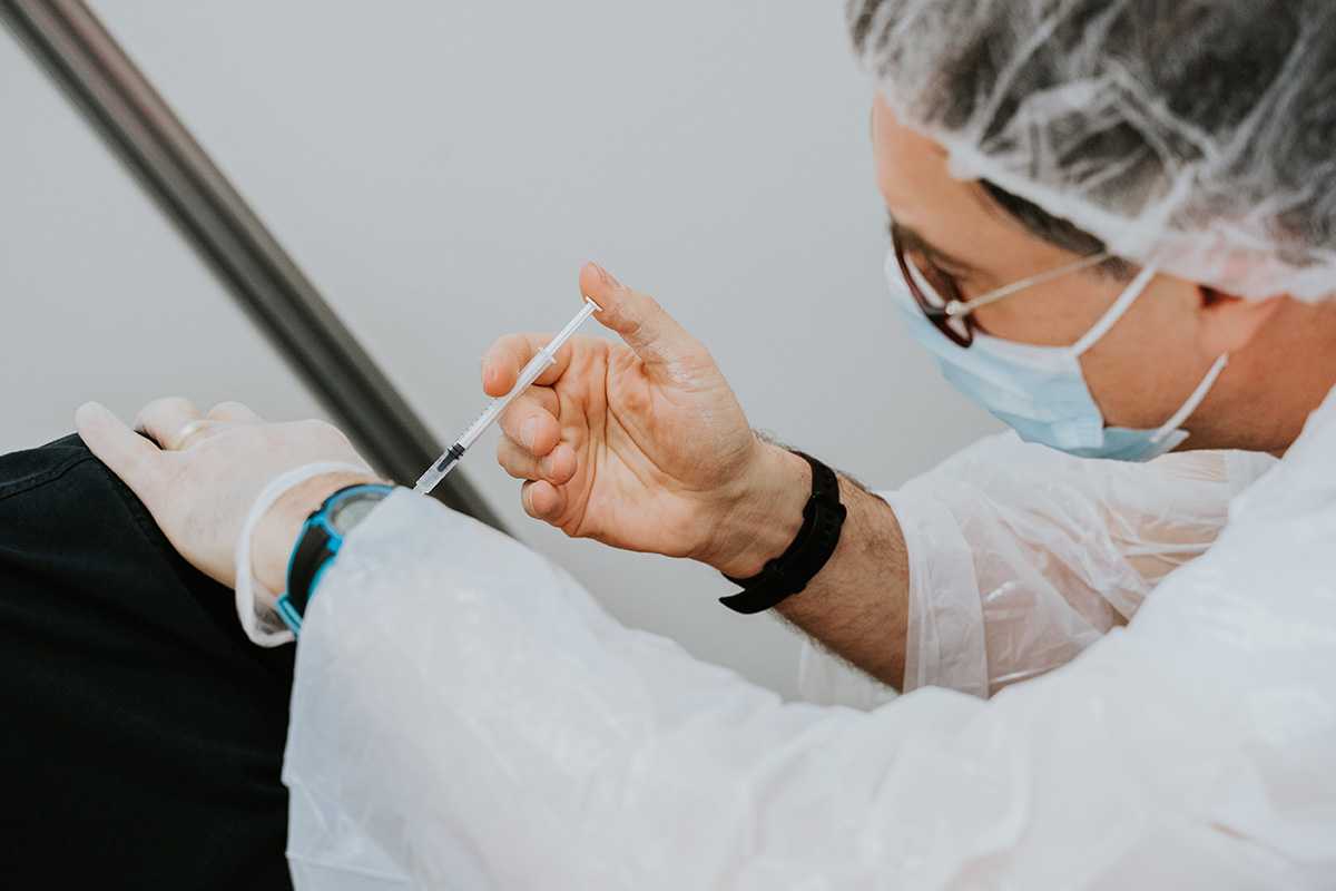 Circa 60 % dintre angajații SIS au primit doza booster de vaccin împotriva COVID-19