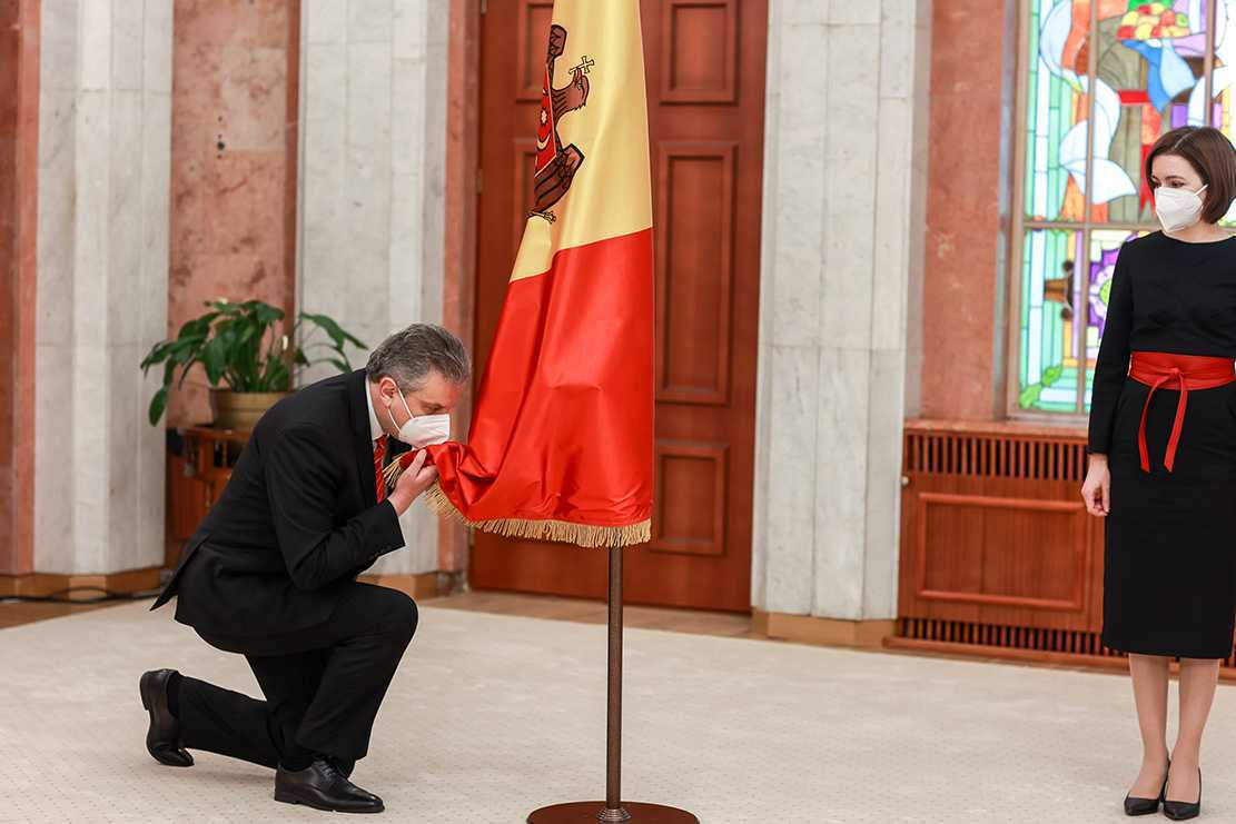Viceprim-ministrul pentru Reintegrare, Oleg Serebrian, a depus jurământul de învestire în funcție