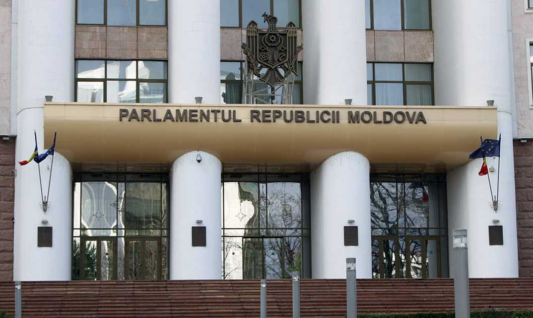 Pandemia a modificat regimul de lucru al Parlamentului