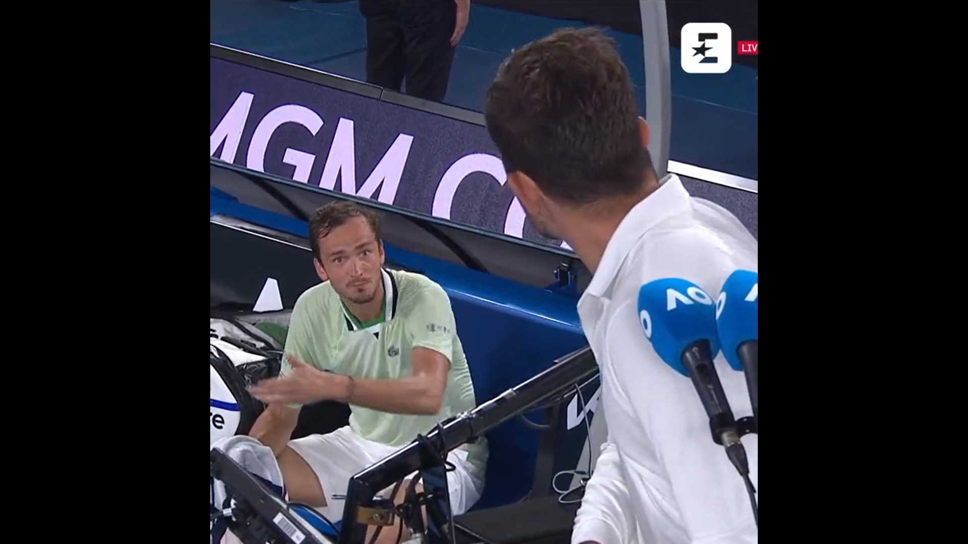 Daniil Medvedev și Stefanos Tsitsipas au fost amendați