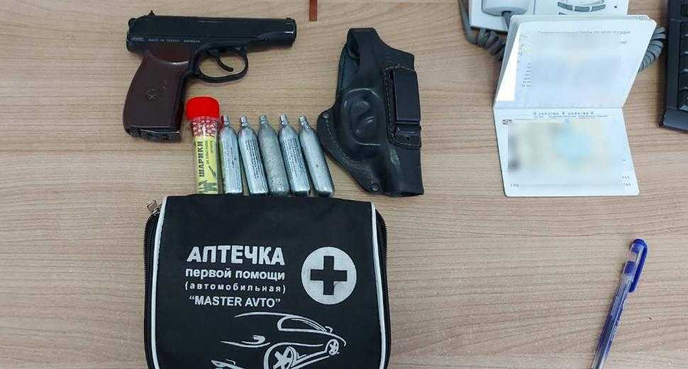 Frontiera de EST: acte falsificate și armă pneumatică, tăinuită de control