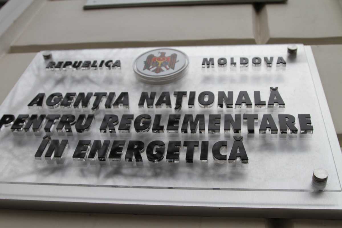 Prețul țițeiului continuă să fie influențat de creșterea cotațiilor la bursele internaționale