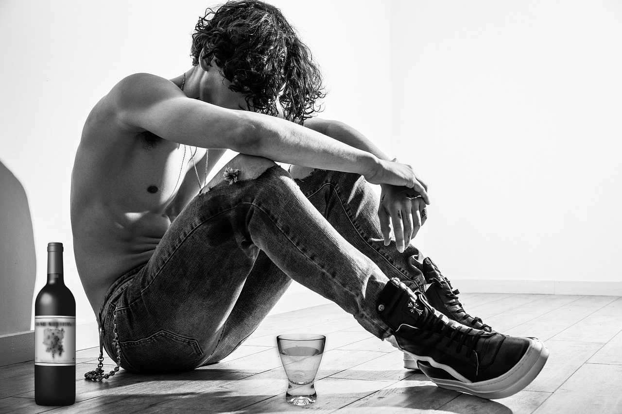 Parlamentul le dă tinerilor ”băutură slab alcoolică” și ”băutură cu un conținut redus de alcool”