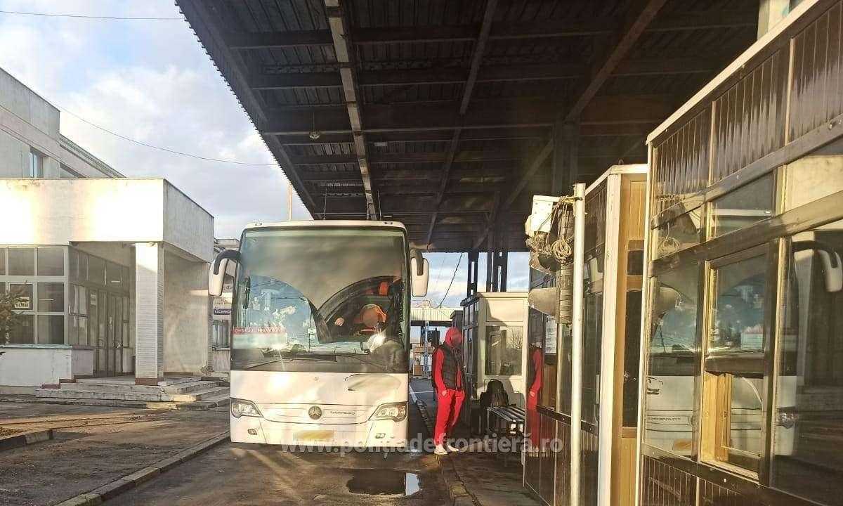 Fals procurat cu 100 de euro, descoperit la controlul de frontieră