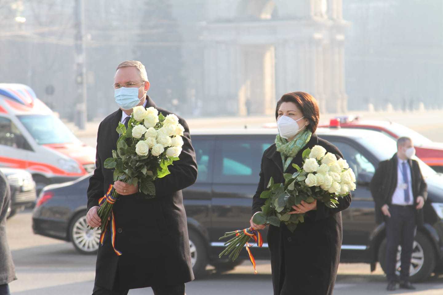 Depuneri de flori de către Prim-miniștrii Republicii Moldova și României / FOTO