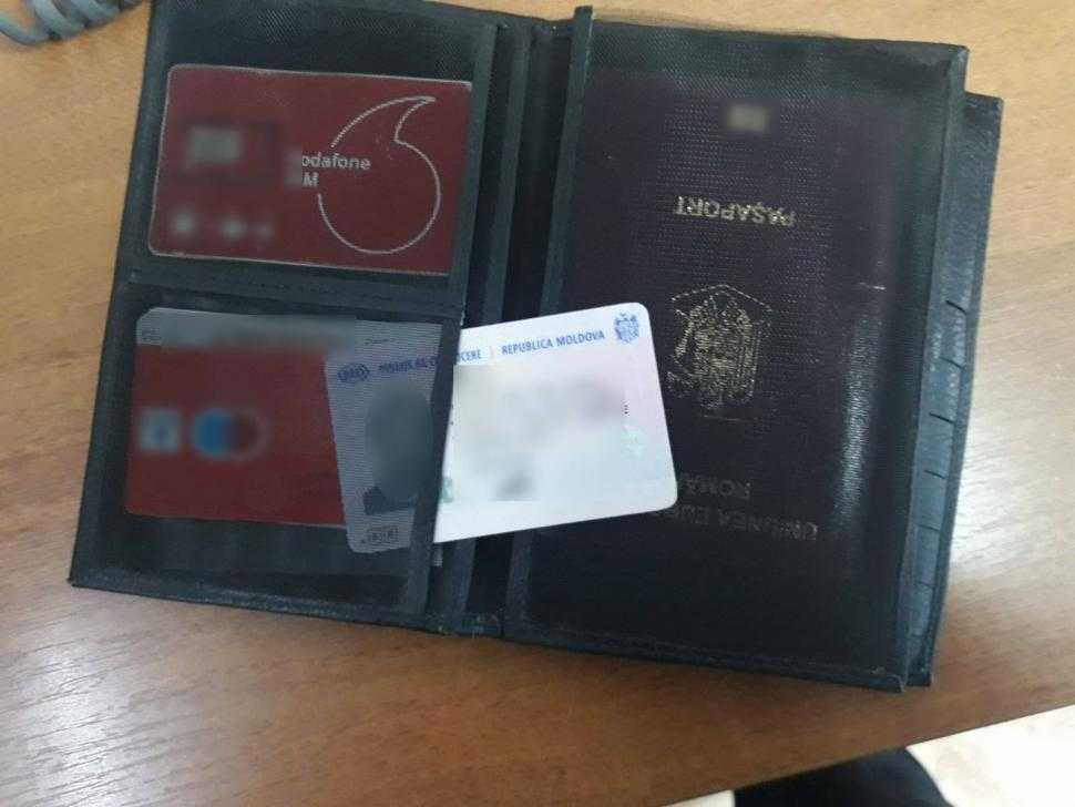 Alte două permise de conducere falsificate, ridicate în PTF Costești