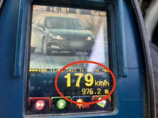 Trei șoferi depistați de polițiștii de patrulare conducând cu viteză excesivă