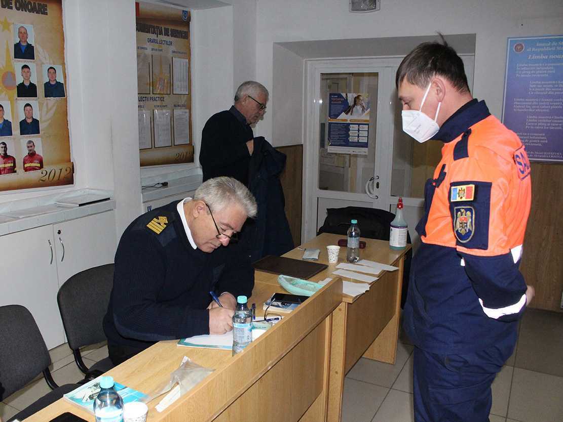 Zece angajați ai IGSU au trecut instruirea pentru conducerea navelor de tonaj mic