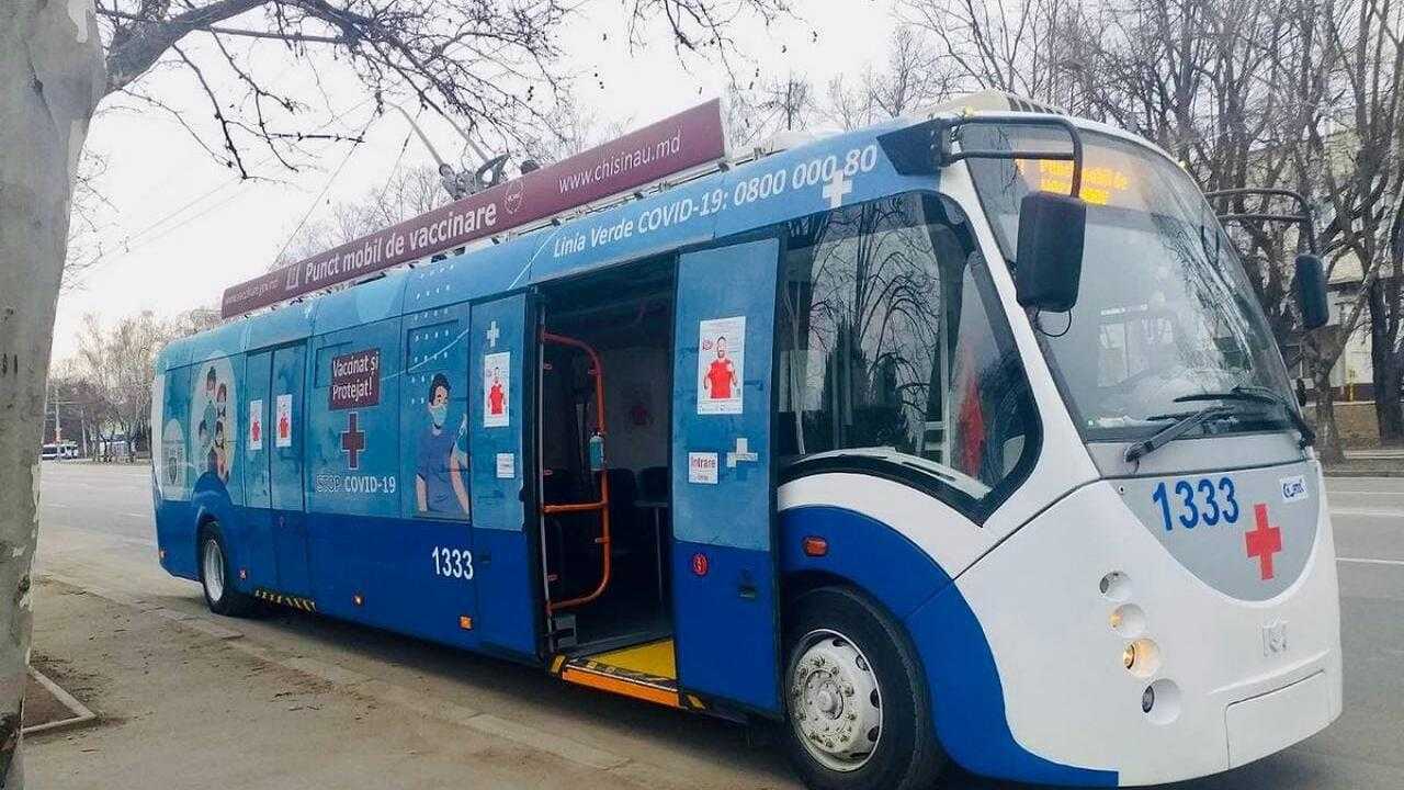 La Chișinău își continuă activitatea cele două puncte mobile de vaccinare anti-COVID-19