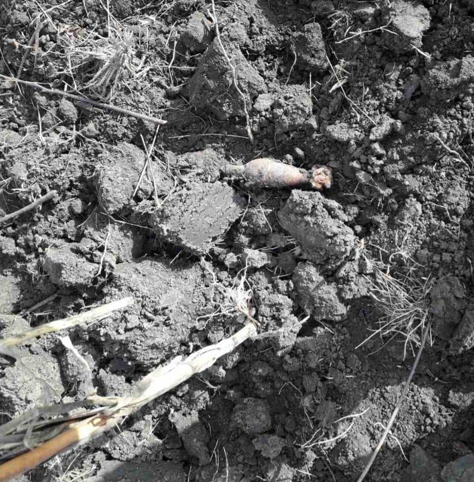 PERICOL: Un obuz în stare de coroziune a fost descoperit la Dâșcova