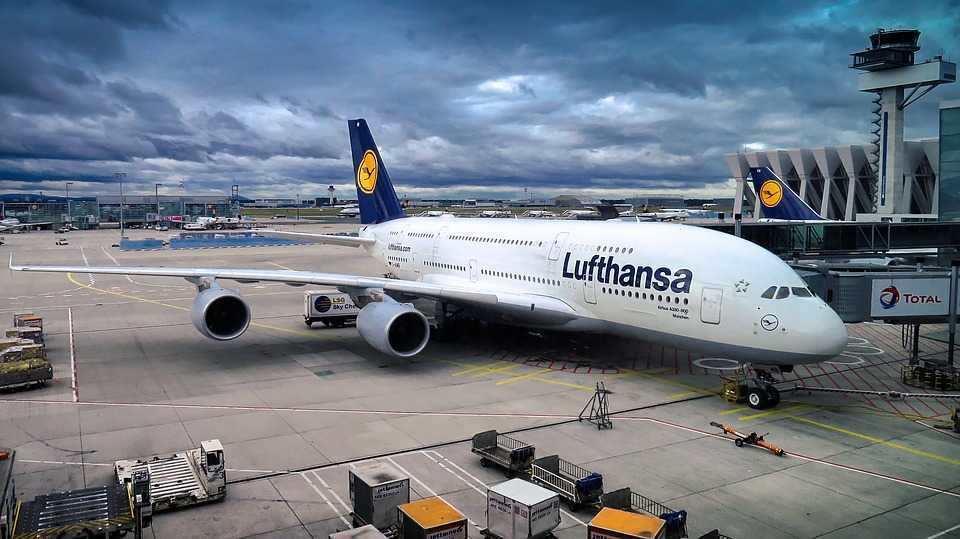 Berlinul cere cetățenilor germani să părăsească Ucraina. Lufthansa suspendă zborurile către Kiev