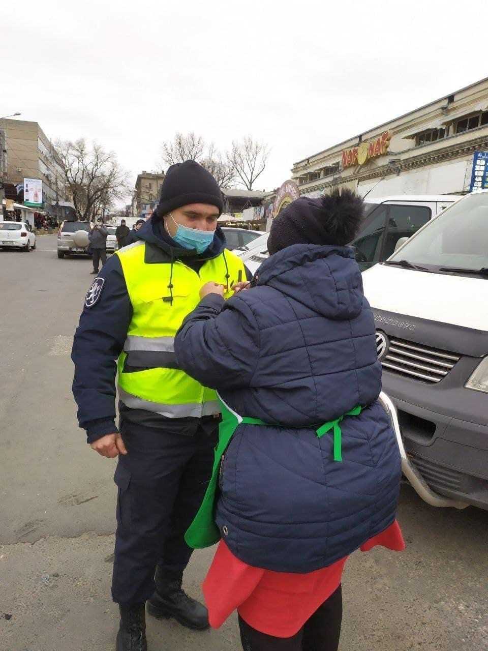 De 1 Martie, angajații subdiviziunilor MAI au oferit și au primit mărțișoare și îmbrățișări