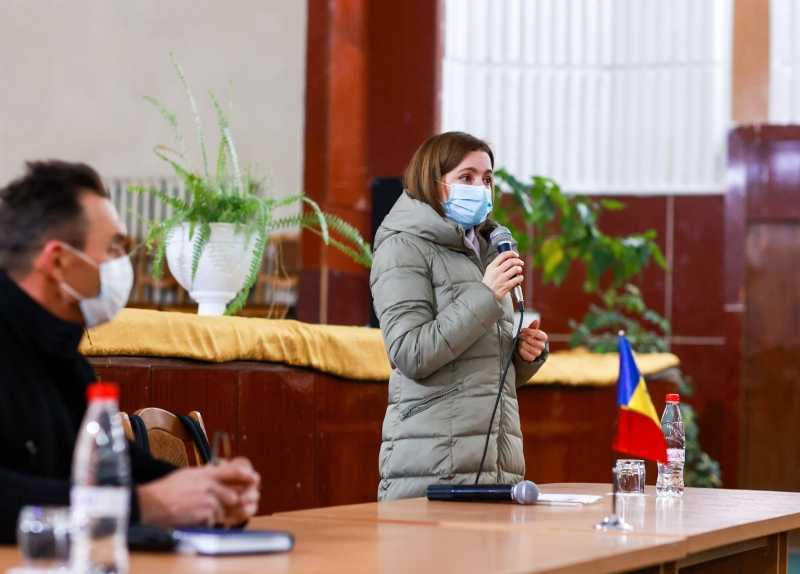 Maia Sandu vizitează raionul Nisporeni, unde discută cu oamenii despre situația din țară