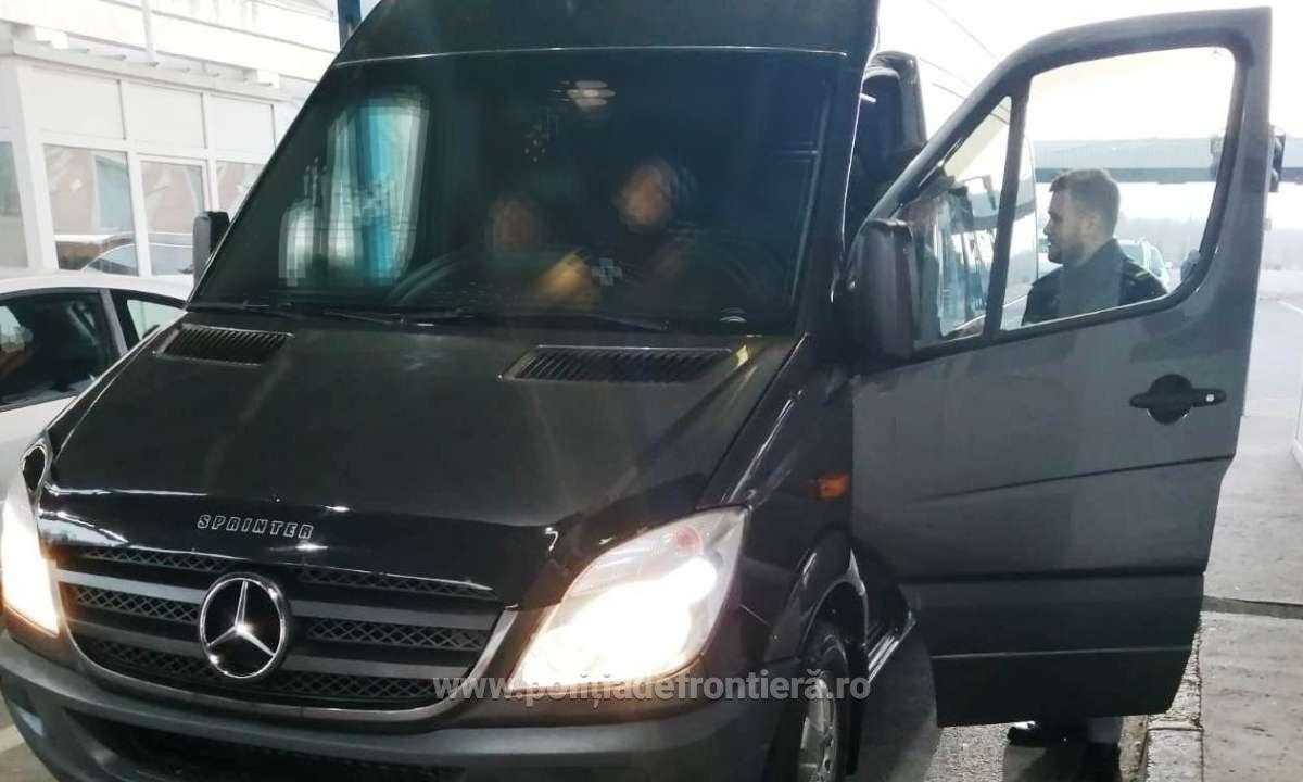Conducea un ansamblu rutier, fără să deţină permis de conducere valabil