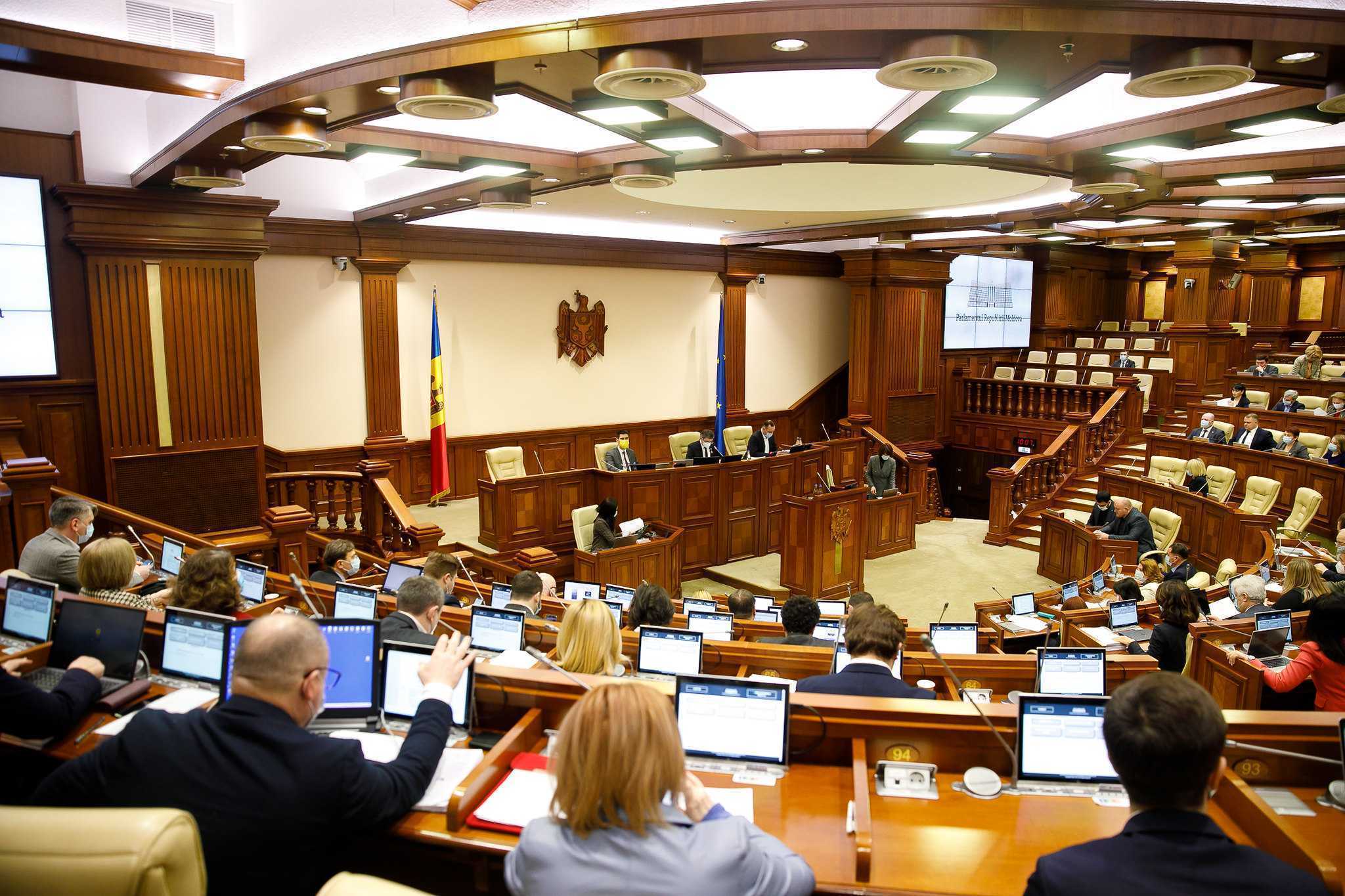 Limita de 10 mii de lei în numerar la achiziția metalelor - aprobată în prima lectură