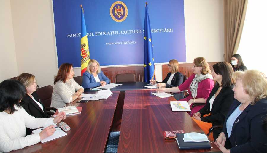 MEC: Ședință în scopul asigurării sinergiei învăţământului superior şi a cercetării