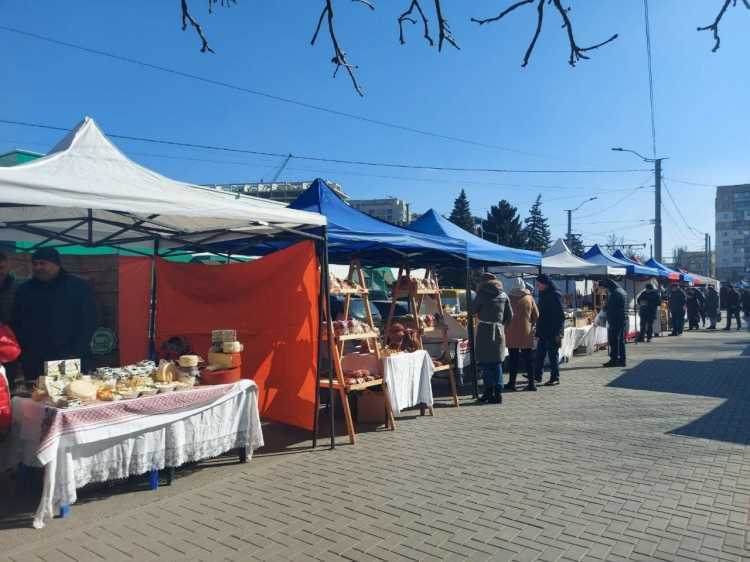 În acest weekend vor fi organizate târguri cu produse autohtone în sectoarele Botanica și Buiucani