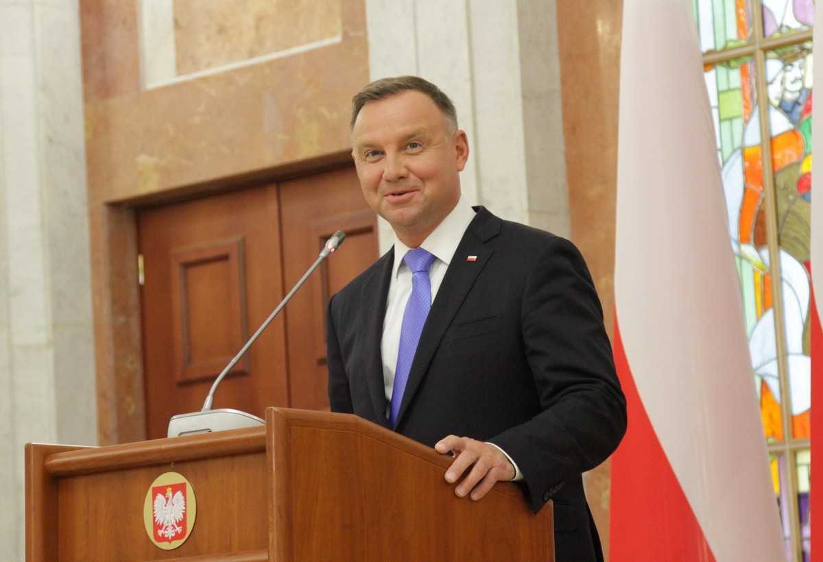 BREAKING: Avionul preşedintelui Poloniei, Andrzej Duda, a aterizat de urgenţă