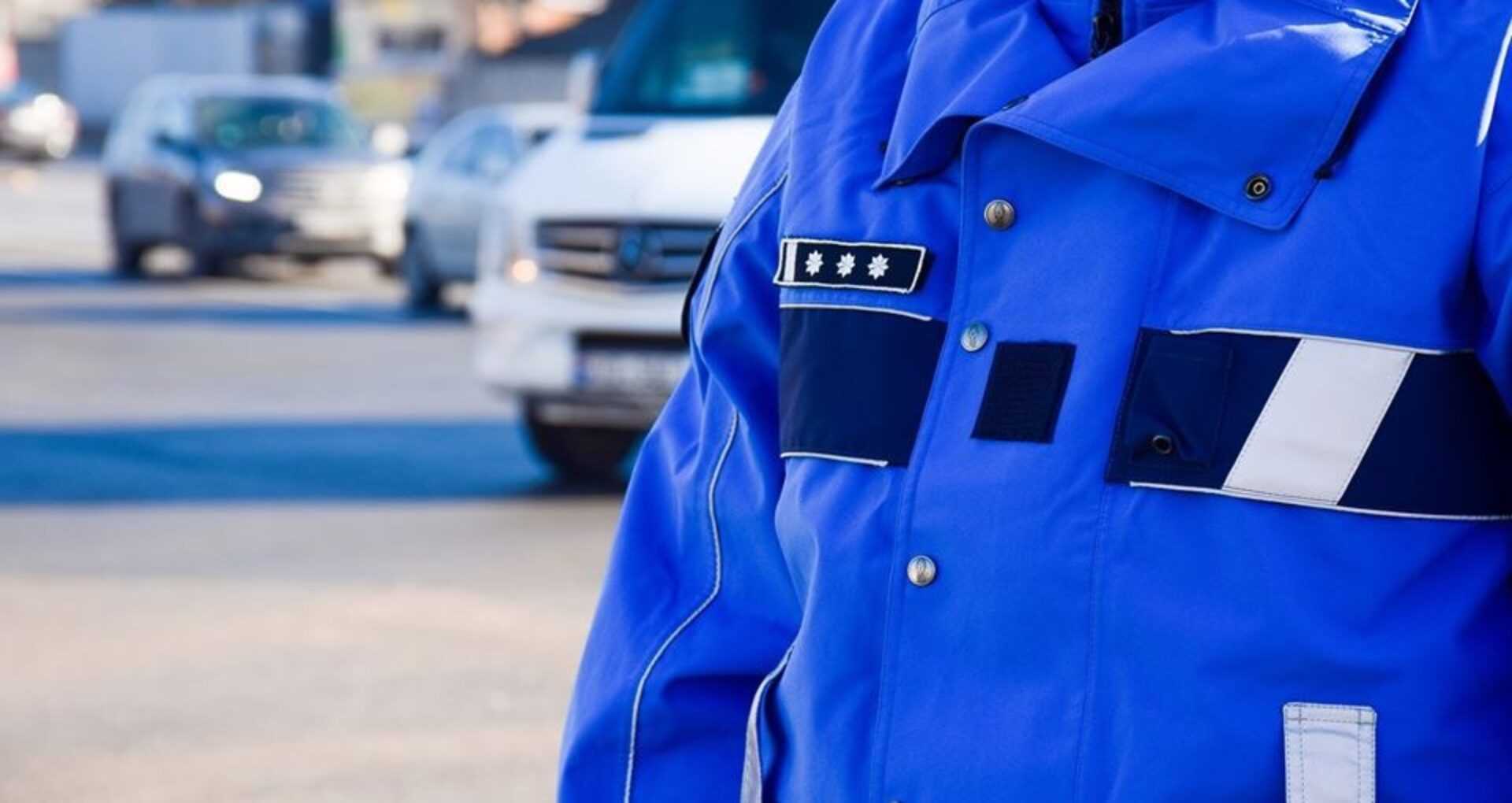 Doi ofițeri au fost trimiși pe banca acuzaților pentru acte de corupție