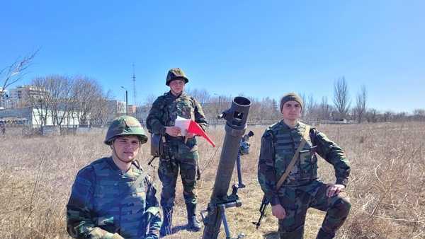 Studenții militari execută trageri la centrele de instruire ale Armatei Naționale