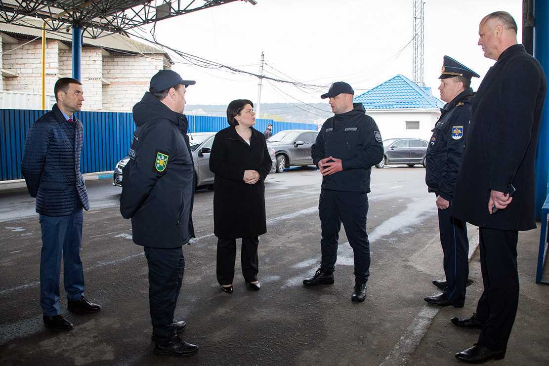 Prim-ministra Natalia Gavrilița a vizitat punctul de trecere a frontierei de stat Otaci