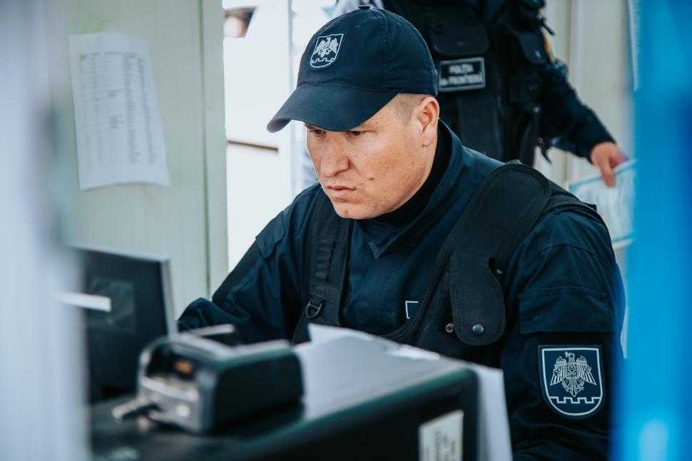 Acte falsificate, depistate în urma controalelor suplimentare