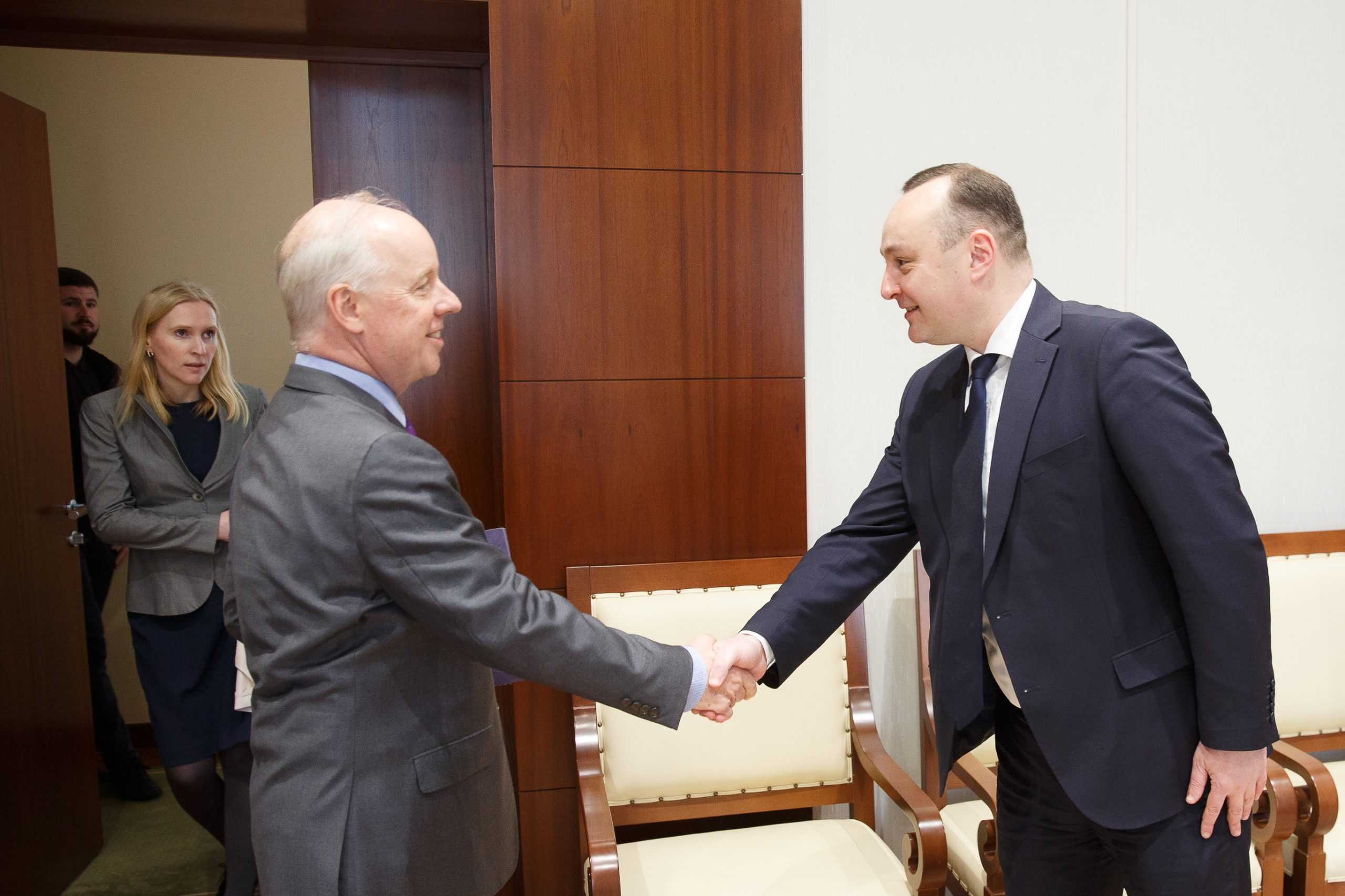 Vlad Batrîncea a avut o întrevedere cu ambasadorul SUA în Moldova, Kent D. Logsdon
