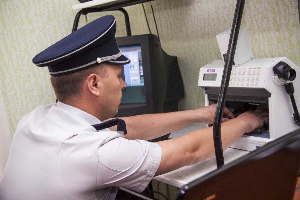 Și-a cumpărat identitate falsificată, contra sumei de 300 de euro