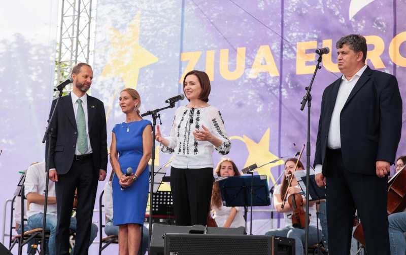 Președinta Maia Sandu a participat, în seara de sâmbătă, la celebrarea Zilei Europei, în orașul Edineț