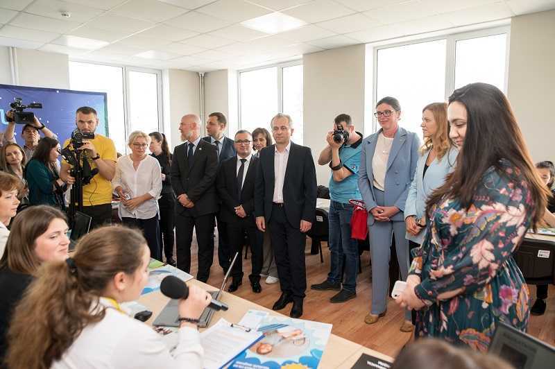 Primul centru de dezvoltare a abilităților digitale ale femeilor- Women Hub Comrat