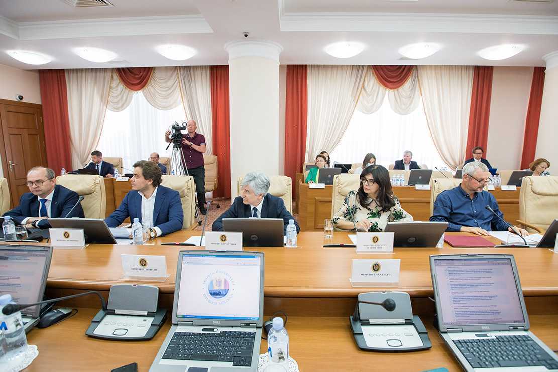 Guvernul a aprobat reducerea tarifelor pentru eliberarea pașapoartelor și actelor de identitate