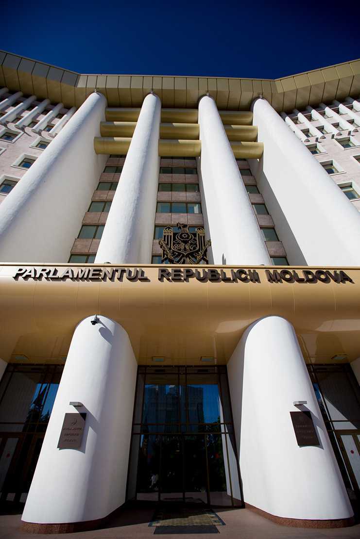 Începând cu 15 septembrie, Parlamentul se va convoca în sesiunea ordinară de toamnă