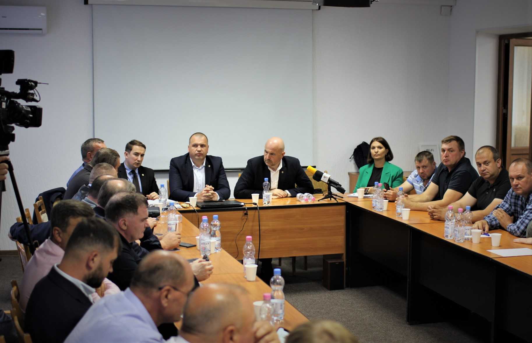Conducerea MAIA în discuții cu asociațiile de profil despre dificultățile din agricultură
