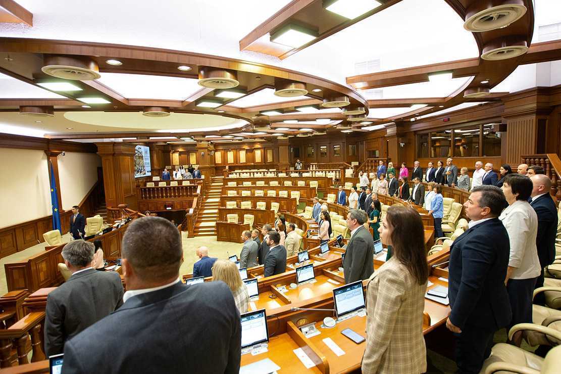 S-a încheiat sesiunea extraordinară a Parlamentului