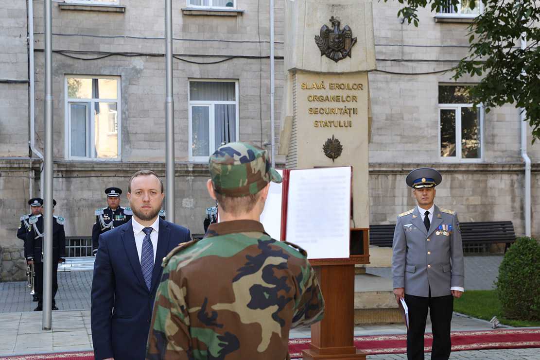 Audienţii Institutului Naţional de Informaţii şi Securitate au depus jurământul de credinţă Patriei